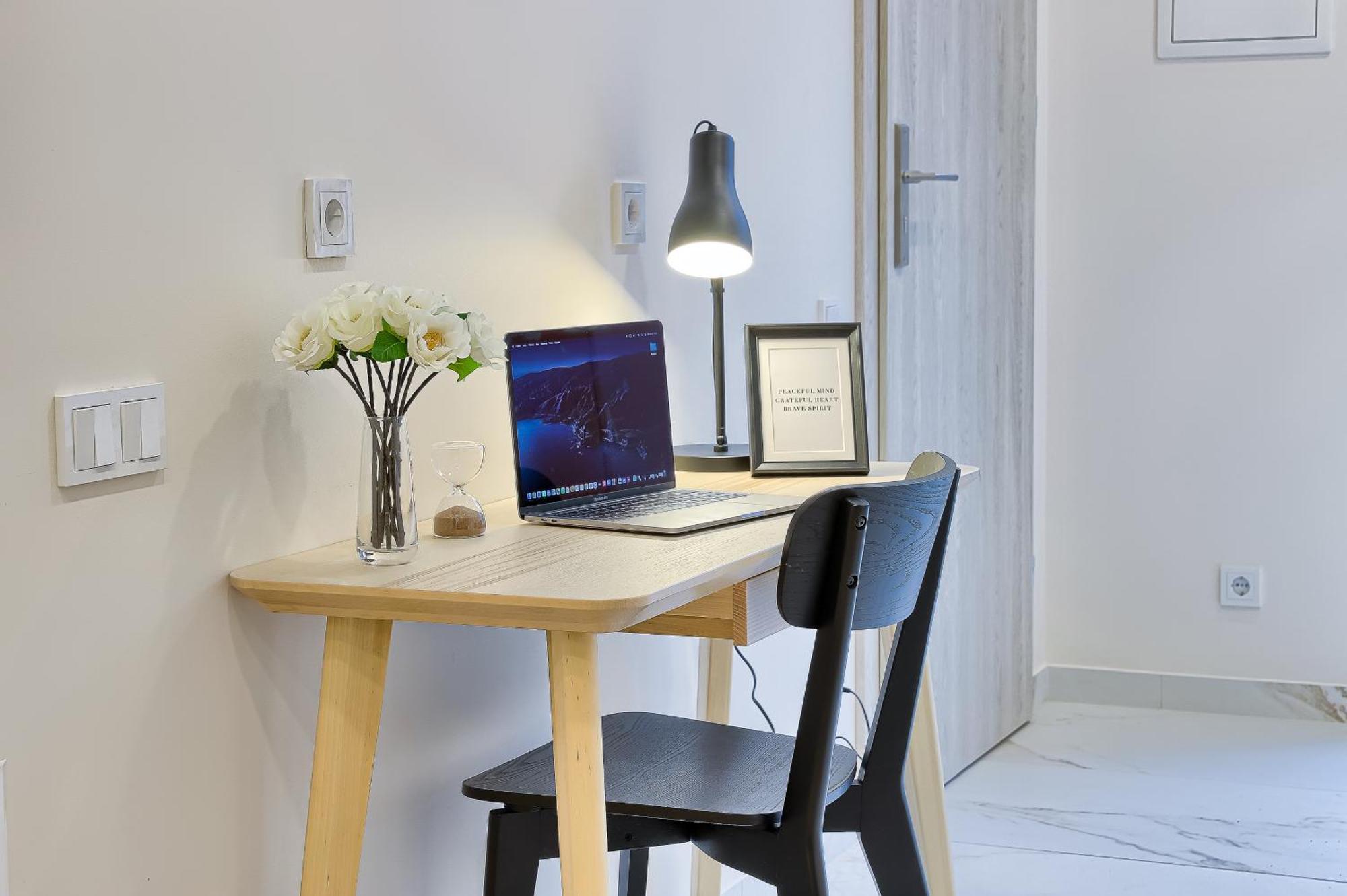 Business-Class Apartments 1 X Free Parking X Self Check In 24X7 VNO Eksteriør bilde